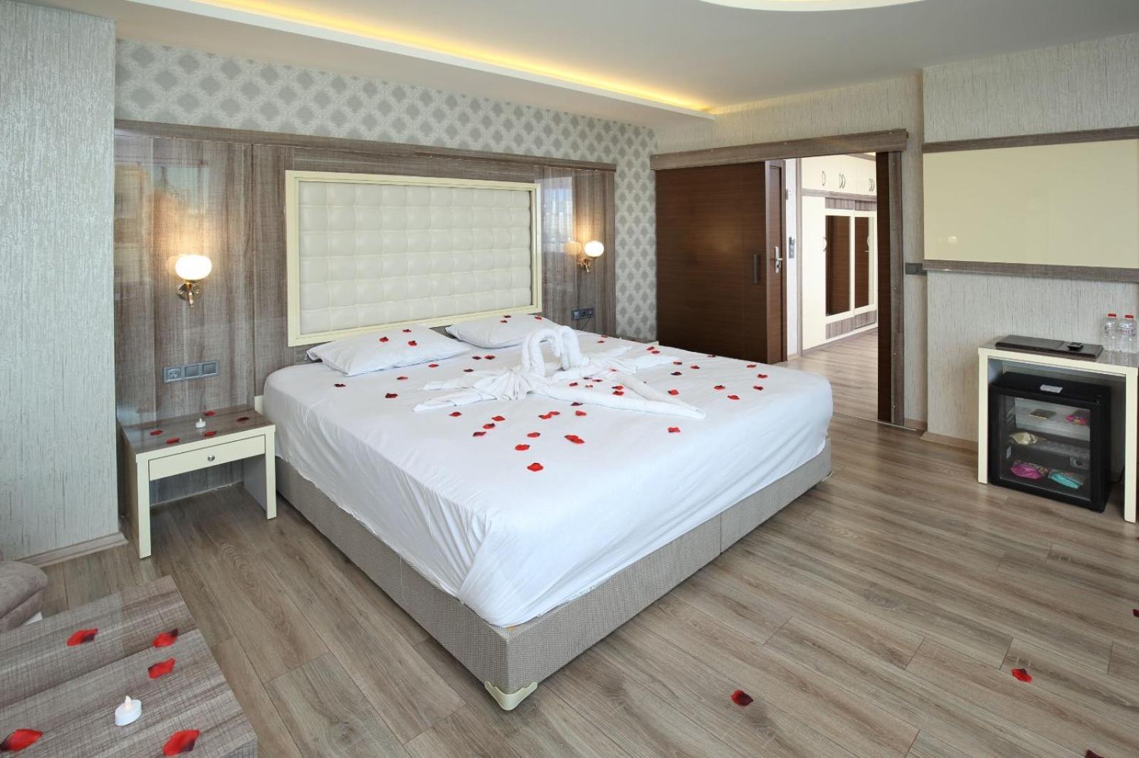 Adana Taskoeprue Hotel Exteriér fotografie