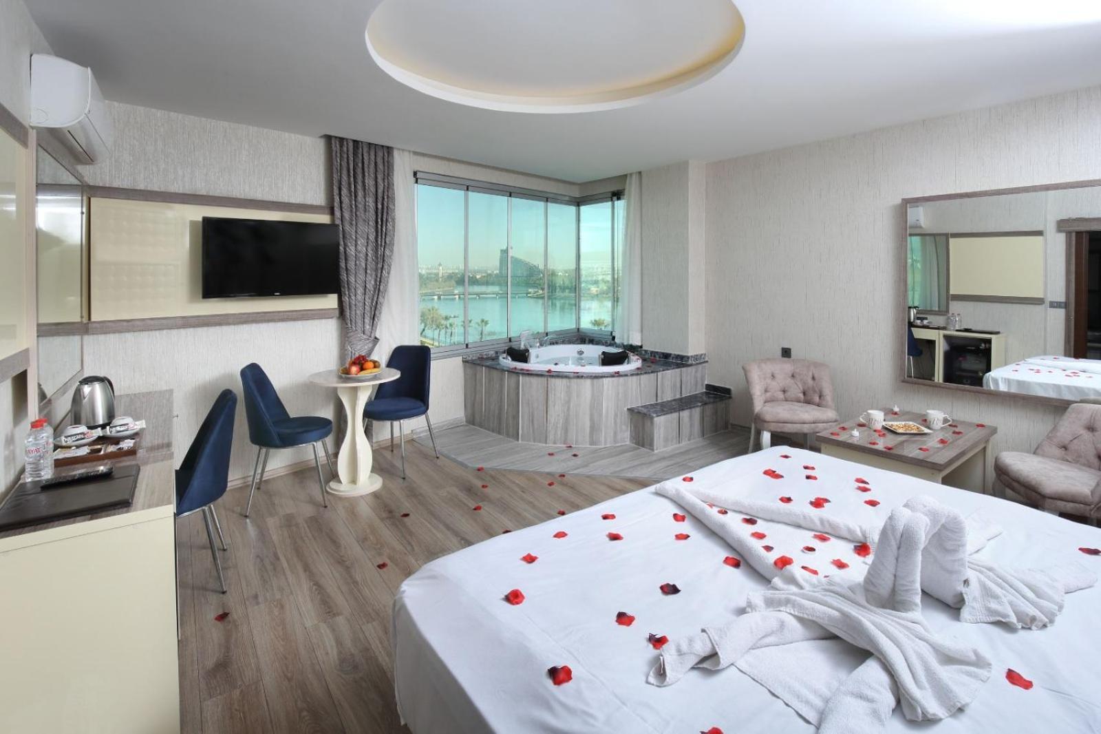 Adana Taskoeprue Hotel Exteriér fotografie