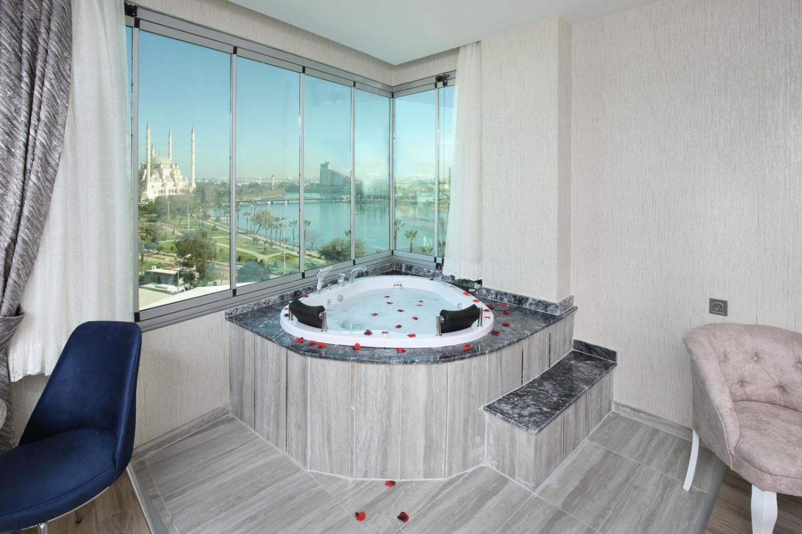 Adana Taskoeprue Hotel Exteriér fotografie