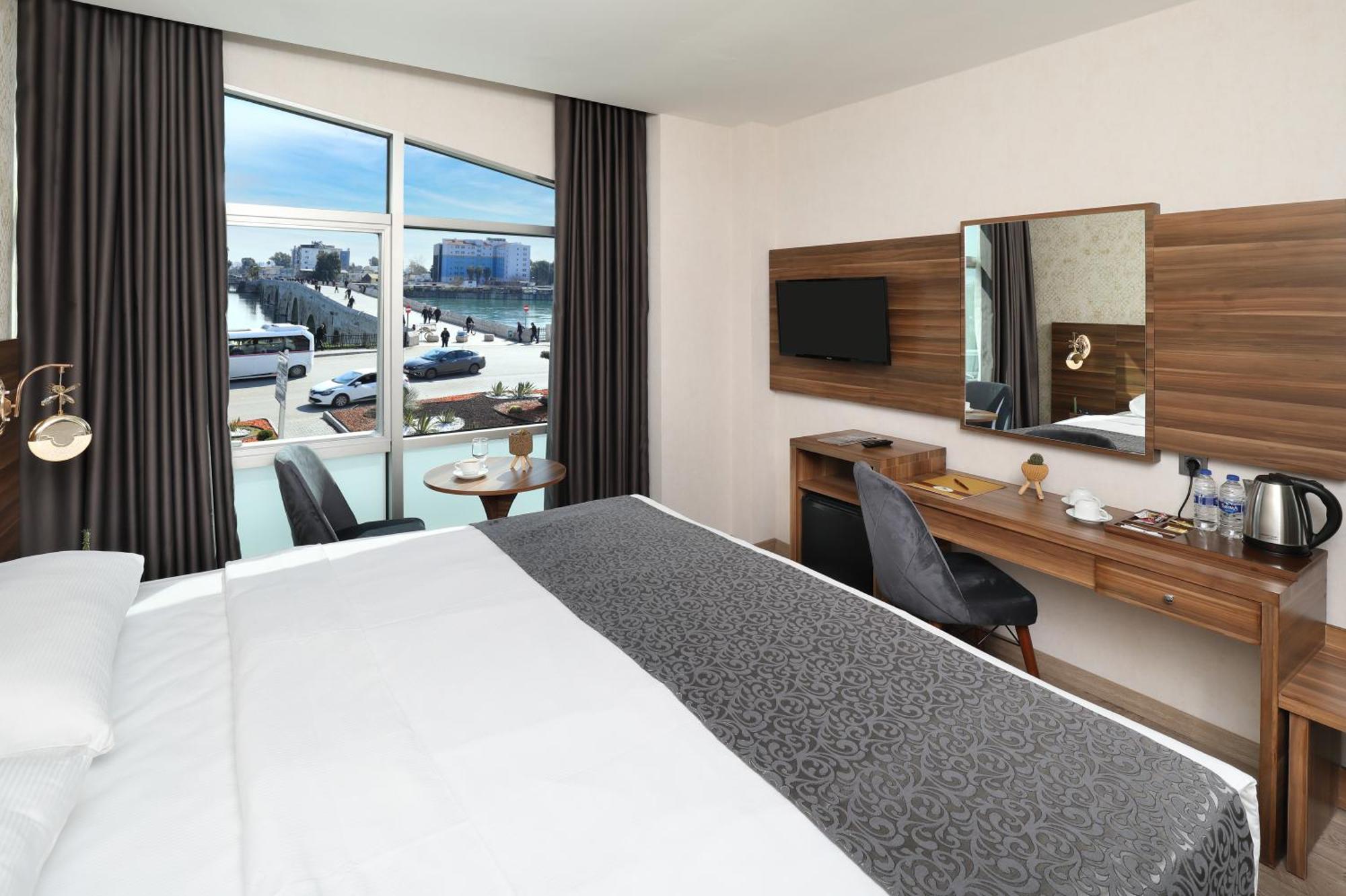 Adana Taskoeprue Hotel Exteriér fotografie